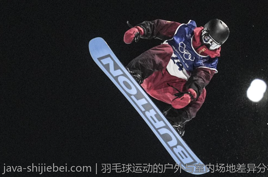 羽毛球运动的户外与室内场地差异分析